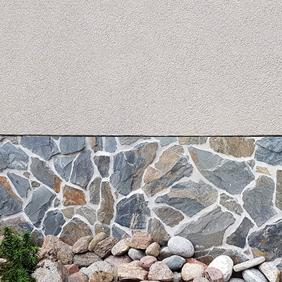 Grauwacke Steine kaufen als Sockelverkleidung an der Hausfassade 