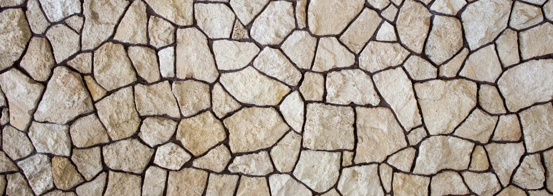 Polygonale Natursteinplatten. Quarzit, Schiefer und Grauwacke von bruchsteinplatten.de
