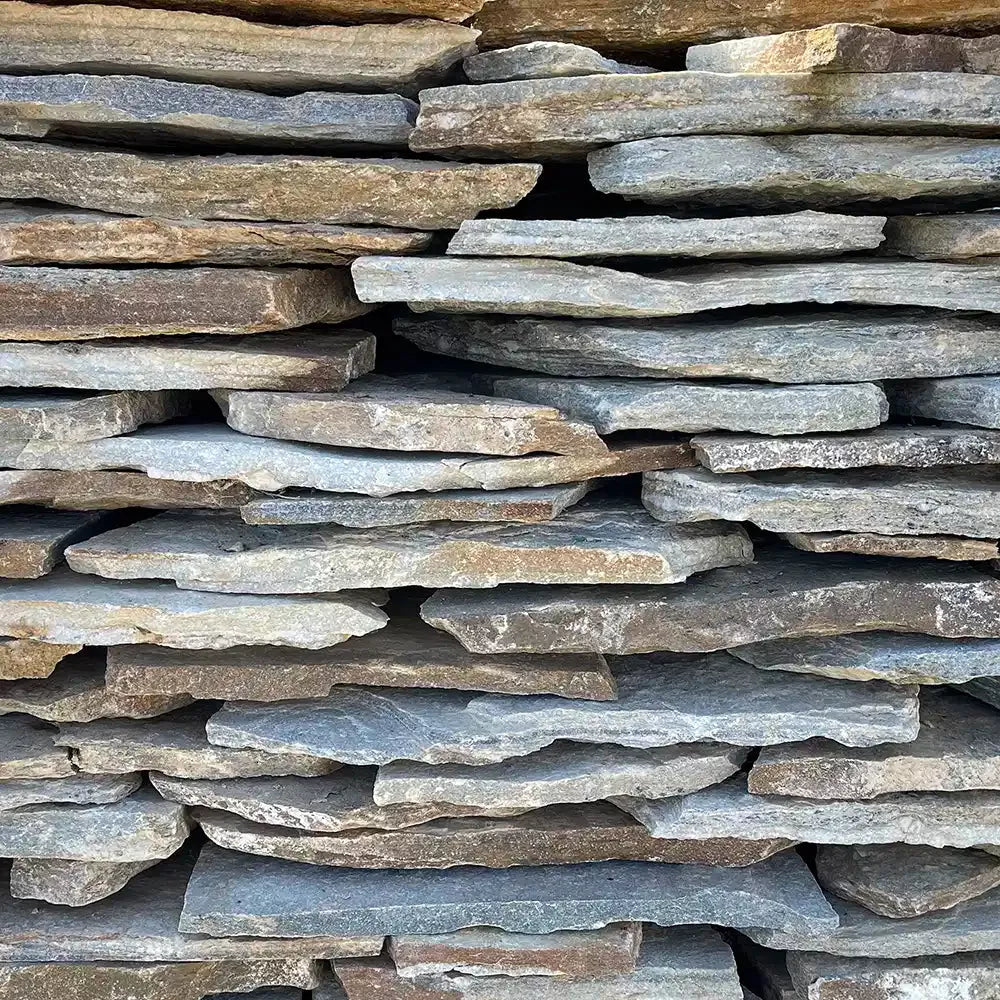 Bruchsteinplatten gestapelte Natursteinplatten
