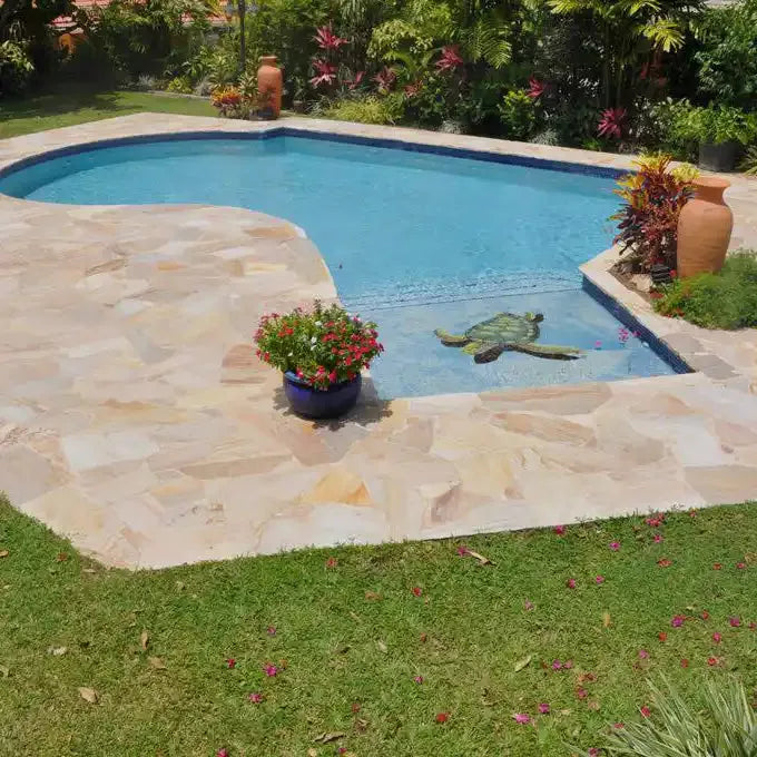 Poolumrandung
